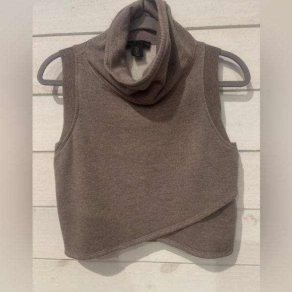 House of Harlow 1960 Taupe Sleeveless Cowl Neck Sweater Cropped - Picture 1 of 13